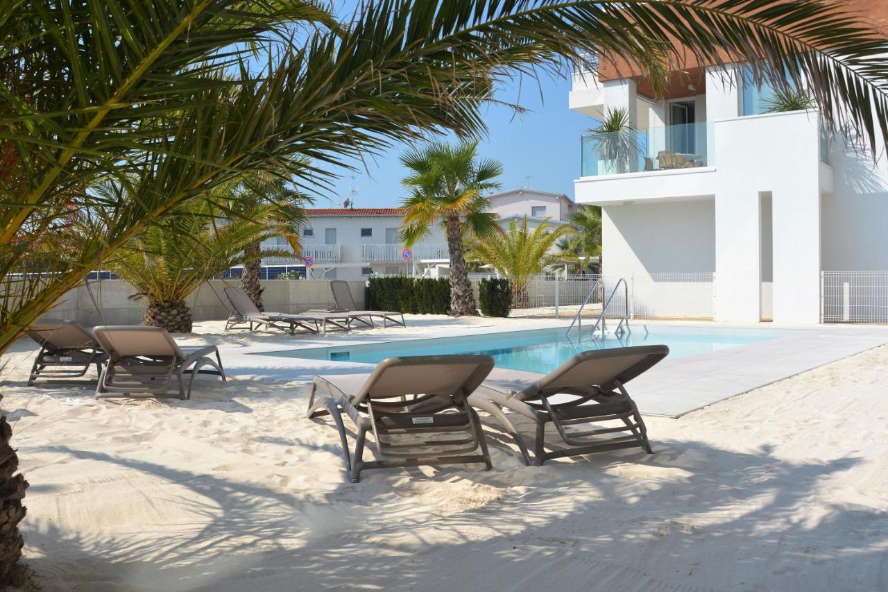 Sun Beach Residence Con Piscina - Piazza Brescia - Adria Holiday Jesolo - Family Apartments Bagian luar foto