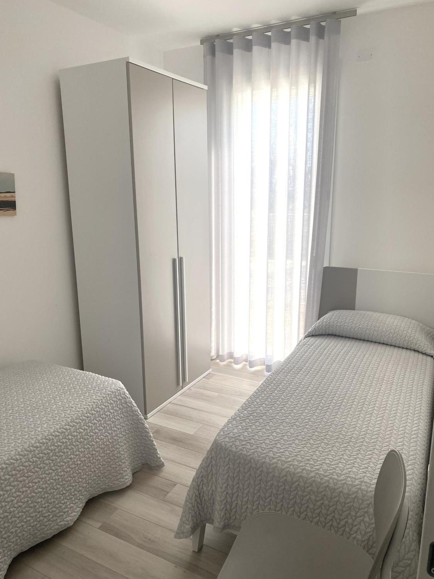 Sun Beach Residence Con Piscina - Piazza Brescia - Adria Holiday Jesolo - Family Apartments Bagian luar foto