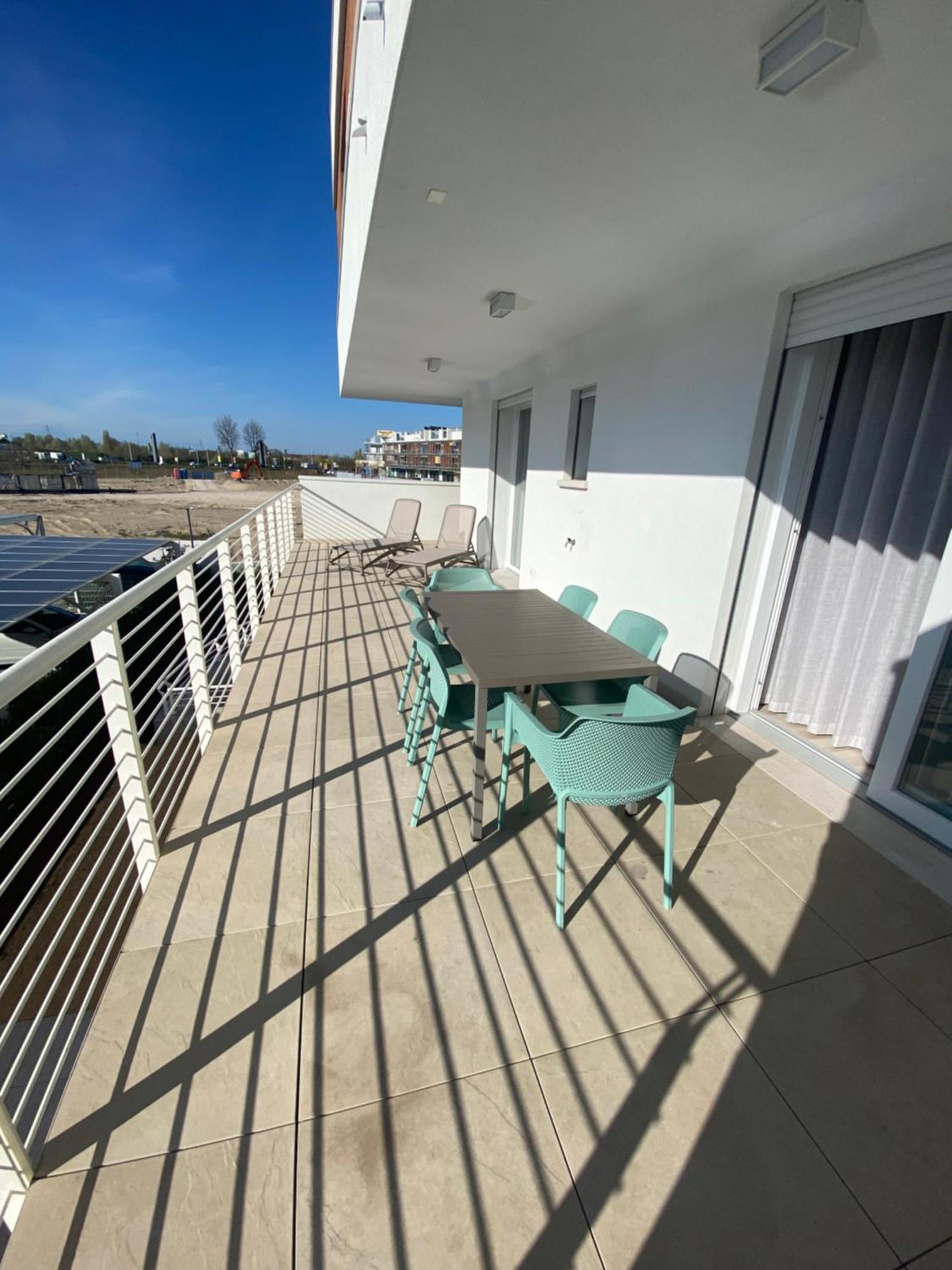 Sun Beach Residence Con Piscina - Piazza Brescia - Adria Holiday Jesolo - Family Apartments Bagian luar foto