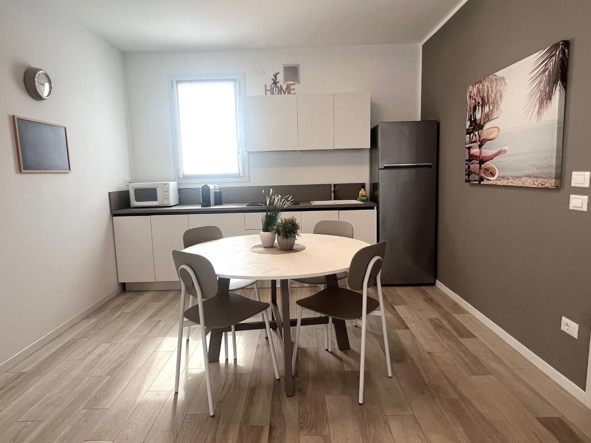 Sun Beach Residence Con Piscina - Piazza Brescia - Adria Holiday Jesolo - Family Apartments Bagian luar foto