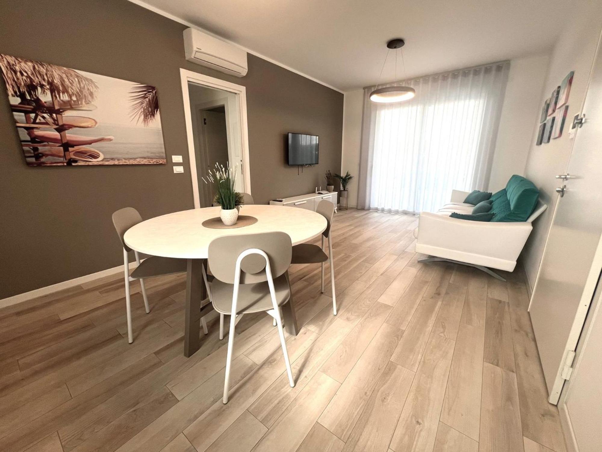 Sun Beach Residence Con Piscina - Piazza Brescia - Adria Holiday Jesolo - Family Apartments Bagian luar foto