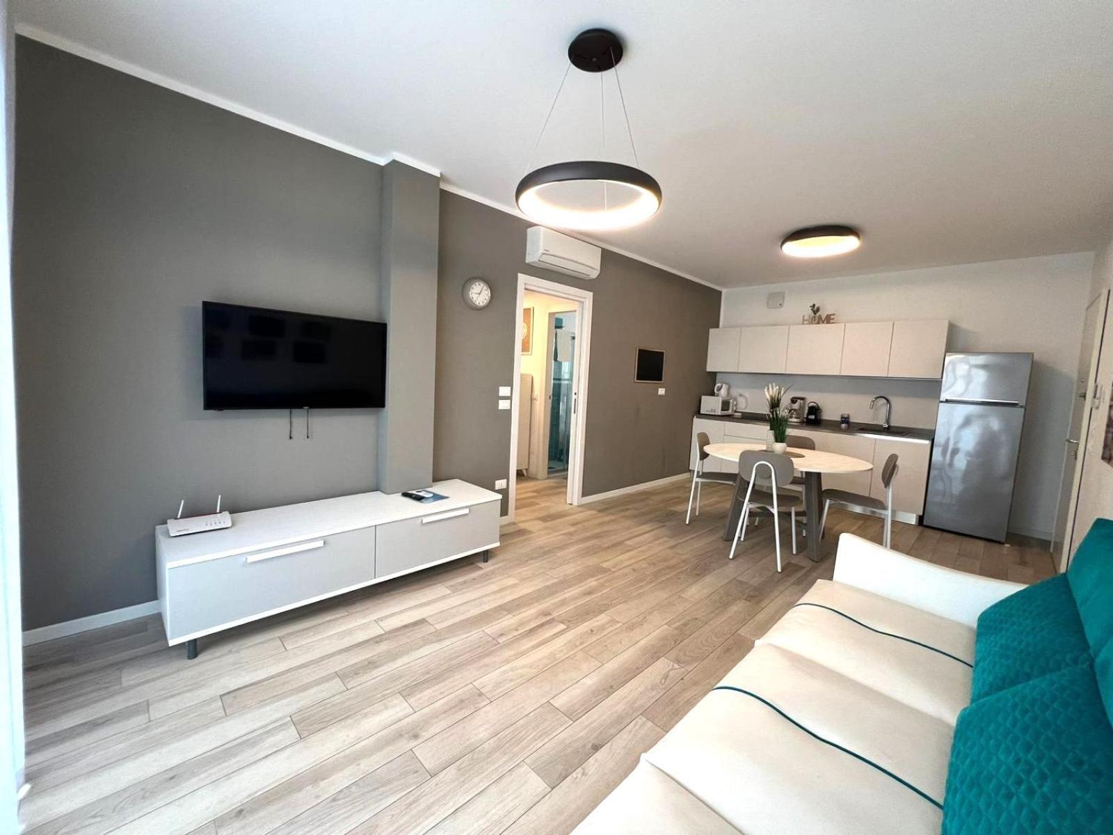 Sun Beach Residence Con Piscina - Piazza Brescia - Adria Holiday Jesolo - Family Apartments Ruang foto